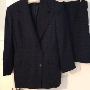 Ralph Lauren women’s suit 10/12, wool, worn once!